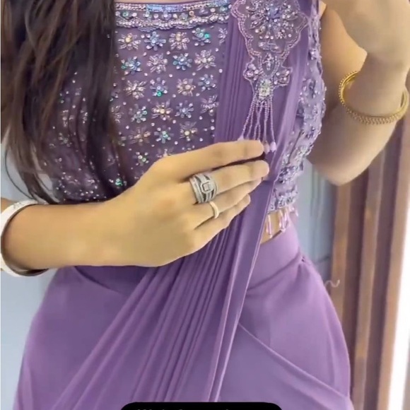 Elegant Purple Saree with Embellished Blouse - Picture 2 of 3